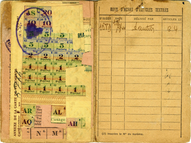 Cartes de rationnement : carte de vêtements et d'articles textiles (1944) et carte d'alimentation (1946-1949) de Bernard Bourgeois, cartes de charbon pour le chauffage d'André Bourgeois (1946 et 1947-1948). Tickets de rationnement pour les denrées diverses (1948), le lait (1949), le pain (1949) et les suppléments alimentaires (s.d.).