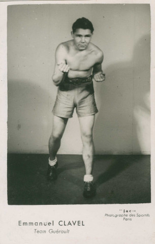 Portrait du boxeur Emmanuel dit Titi Clavel de la team Maurice Guérault : photographie noir et blanc.