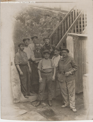 Groupe d'ouvriers.