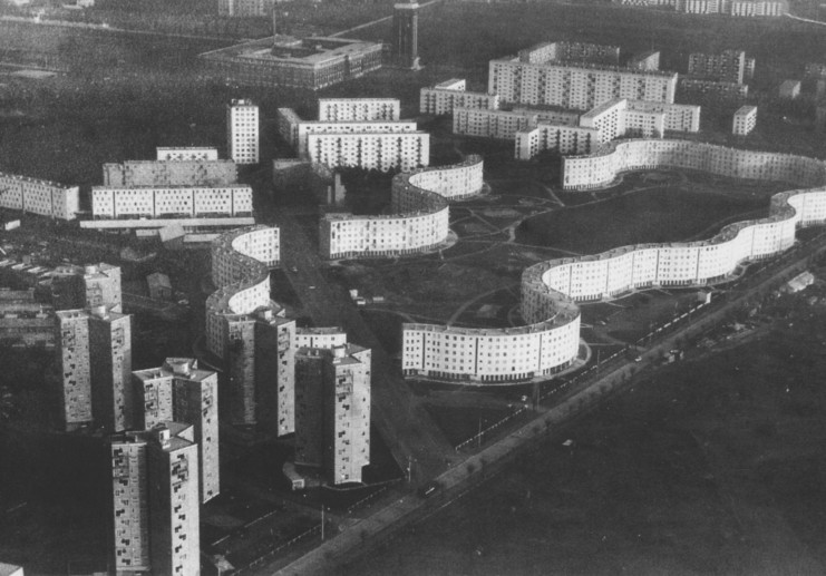 Vue aérienne de l’avenue des Courtillières, axe majeur du quartier