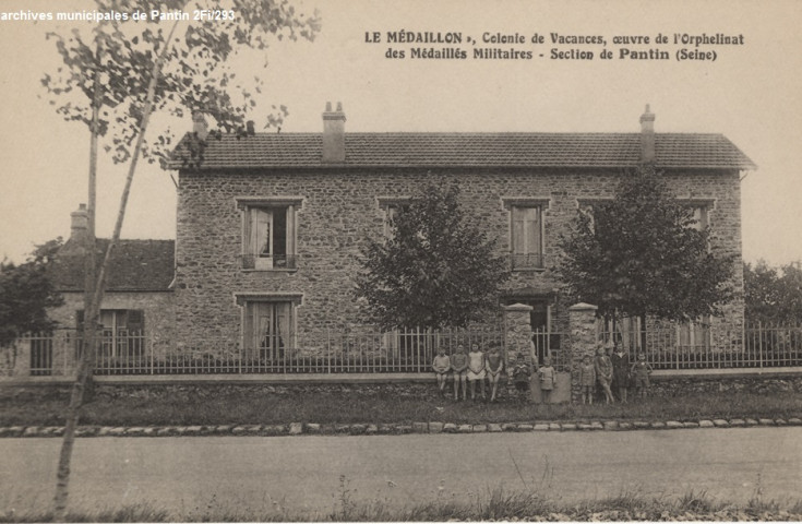 Le Médaillon - Colonie de vacances, œuvre de l'orphelinat des médaillés militaires - Section de Pantin.