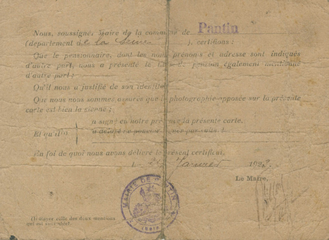 Carte d'identité de Joséphine Tribout, mère de Lucien Duval, délivrée pour le paiement des pensions.