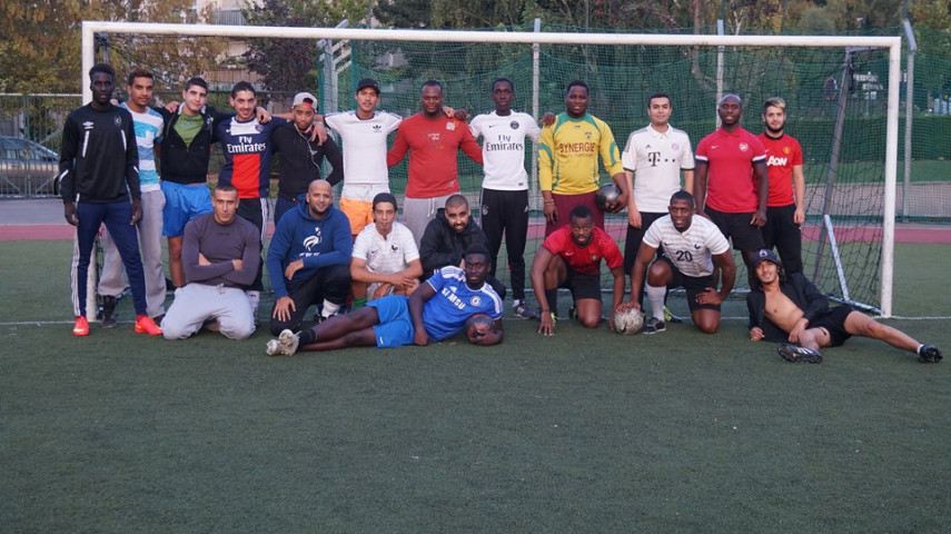 Football. - Entraînement au stade Méhul : photographie des joueurs devant une cage.