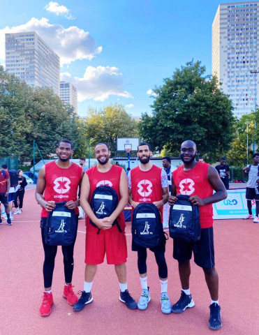 Basket-ball. - Open Start de basket 3x3 au playground Carpentier, victoire de l'équipe Pantin 93 (Paris 13e) : photographie (juillet 2020).
