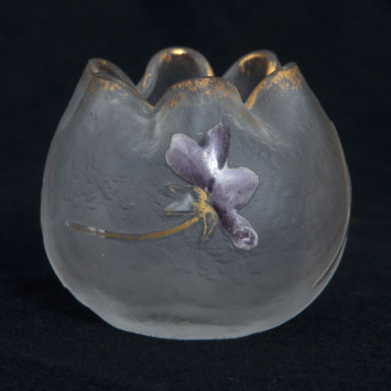 Cristal travaillé à l'acide, avec un décor de violettes émaillées - OAP53 Cristal travaillé à l'acide, avec un décor de violettes émaillées