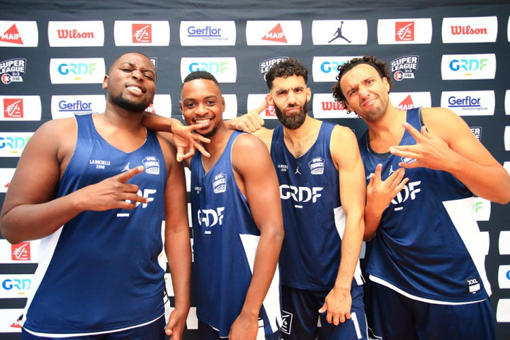 Basket-ball. - Open de France de basket 3x3 à la Rochelle, participation de l'équipe Paubers BR Athlète composée d'adhérents de Démarrez jeunesse : photographie (27 juillet 2019).