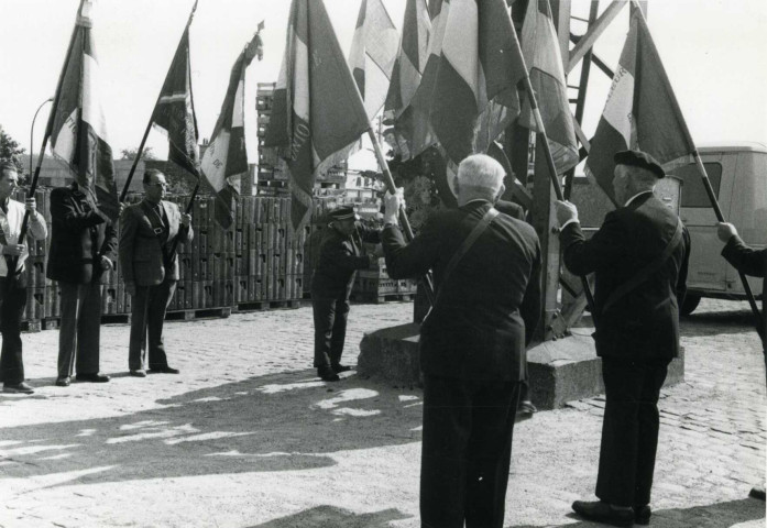 Vingt-huitième anniversaire de la Libération, cérémonie officielle : photographie.