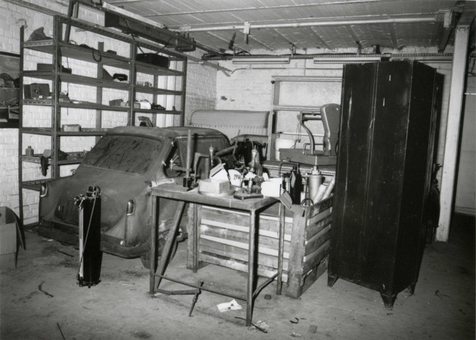 Usine Motobécane désaffectée, vue de l'intérieur : photographie noir et blanc.