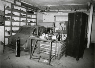 Usine Motobécane désaffectée, vue de l'intérieur : photographie noir et blanc.