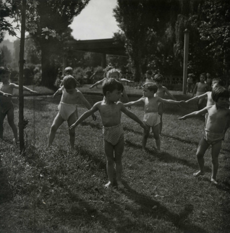 École de Plein-Air, activité en extérieur : photographie noir et blanc.
