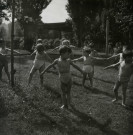 École de Plein-Air, activité en extérieur : photographie noir et blanc.