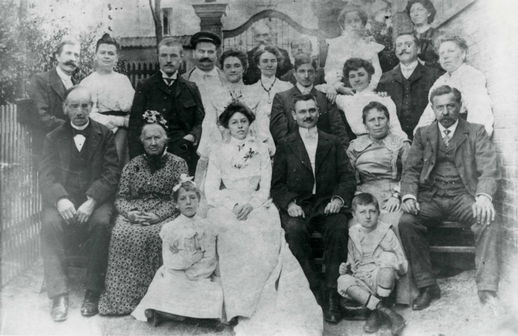 Mariage pantinois : reproduction de photographie noir et blanc.