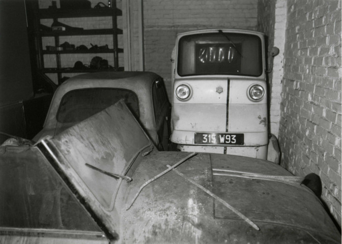 Usine Motobécane désaffectée, vue de l'intérieur : photographie noir et blanc.