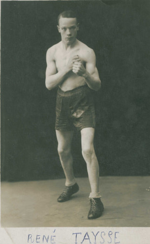 Portrait du boxeur René Taysse : photographie noir et blanc.
