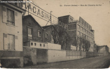Rue du Chemin-de-Fer, entrepôts des Grands Magasins du Louvre.