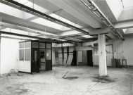 Usine Motobécane désaffectée, vue de l'intérieur : photographie noir et blanc.