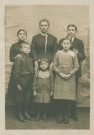 Portrait de groupe de la famille Atamian.