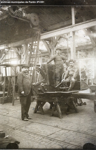 (usine de fabrication d'auto-canon pour tirer sur les tanks et les dirigeables)