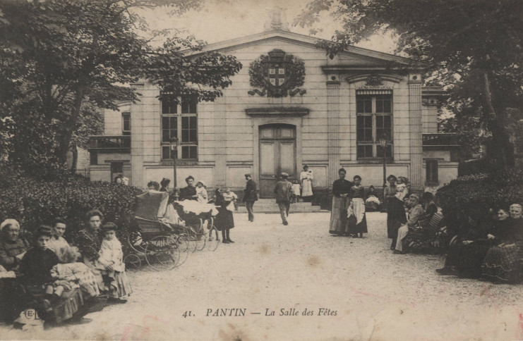 Carte postale de la salle des fêtes au début du XXe siècle
