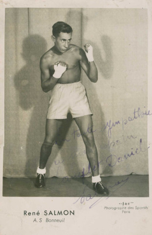 Portrait du boxeur René Salmon : photographie noir et blanc.