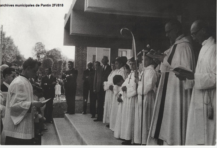 Inauguration de la chapelle en présence du curé de la paroisse... (chapelle Tous les saints).