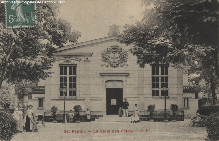 36. Pantin - La salle des fêtes.
