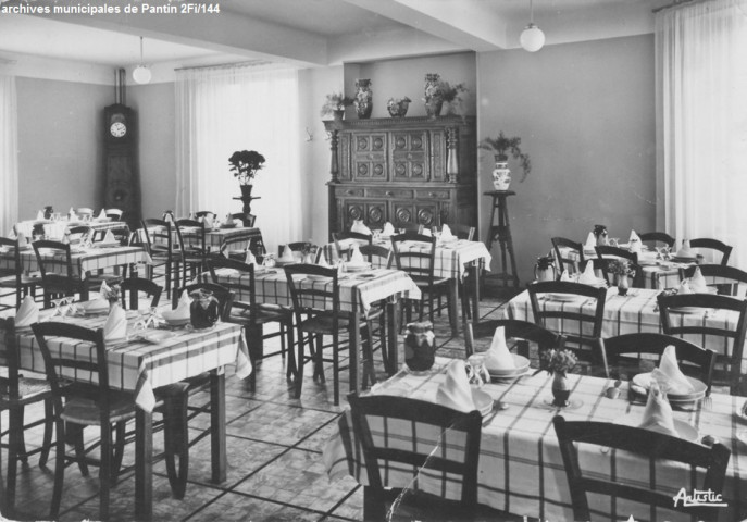 Montsauche - Hôtel de la Poste spécialités du Morvan, une des salles à manger.