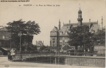 Hôtel de ville et pont de la Mairie.