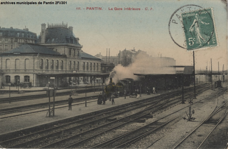111. Pantin - La gare intérieure.