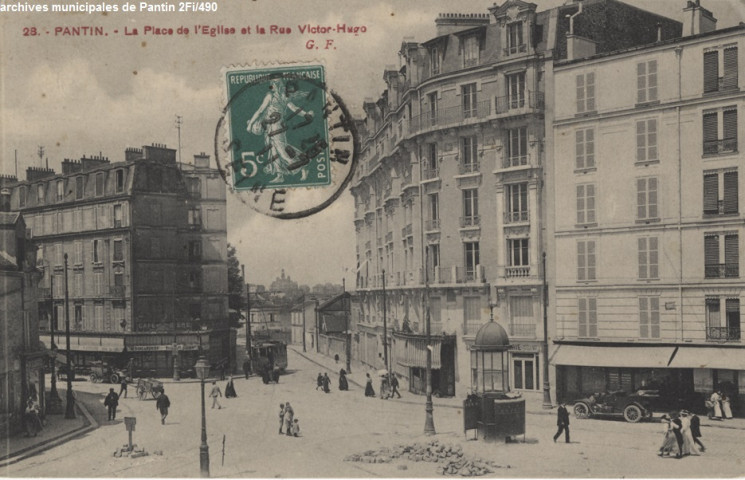 28. Pantin - La place de l'église et la rue Victor-Hugo.