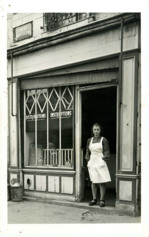 Rue Berthier, distribution de lait.
