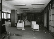 Usine Motobécane désaffectée, vue de l'intérieur : photographie noir et blanc.