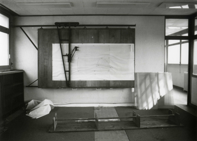 Usine Motobécane désaffectée, vue de l'intérieur : photographie noir et blanc.