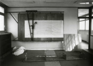 Usine Motobécane désaffectée, vue de l'intérieur : photographie noir et blanc.