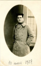 Portrait de Roger Hasenfratz pendant son service militaire : photographie noir et blanc.