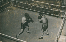 Exhibition de boxe de Théo Medina et Pierre Salvatore à Montargis : photographie noir et blanc.