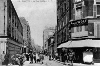 Rue Hoche vue depuis la rue de Paris : reproduction d'une carte postale.