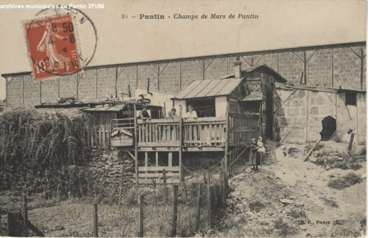 Champ de Mars de Pantin, habitations de fortune dans la zone.