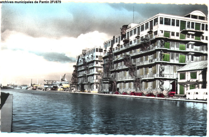 Le port et la gare routière internationale (magasins généraux de la chambre de commerce et d'industrie de Paris).