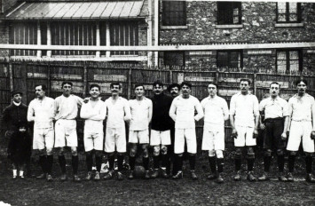 L’équipe de l’Olympique de Pantin lors des seizièmes de finale le 4 novembre 1917 - Fédération française de football L’équipe de l’Olympique de Pantin lors des seizièmes de finale le 4 novembre 1917 - copyright Fédération française de football