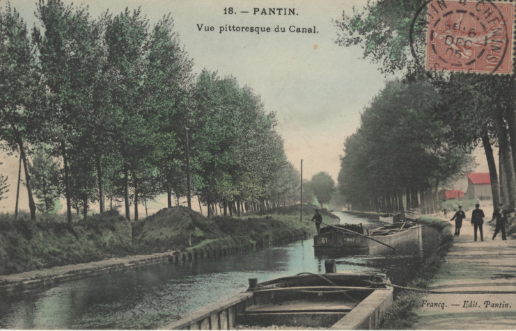 Carte postale représentant des flûtes navigant sur le canal de l'Ourcq au début du XXe siècle