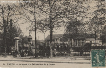 Salle des fêtes et square des Quatre-Chemins.