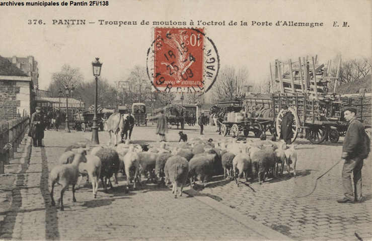376. Pantin - Troupeau de moutons à l'octroi de la porte d'Allemagne.
