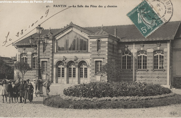 41. Pantin - La salle des fêtes des Quatre-Chemins.