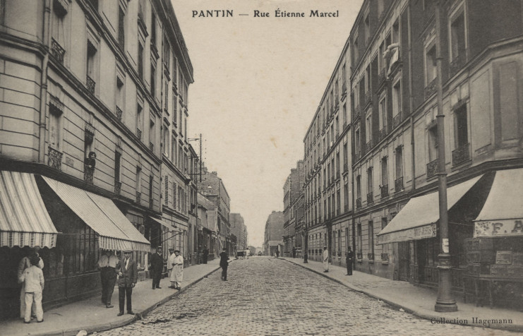 Carte postale de la rue au début du XXe siècle