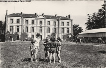 Colonie de vacances de la ville de Pantin à Saint-Martin-d'Ecublei - Le château.