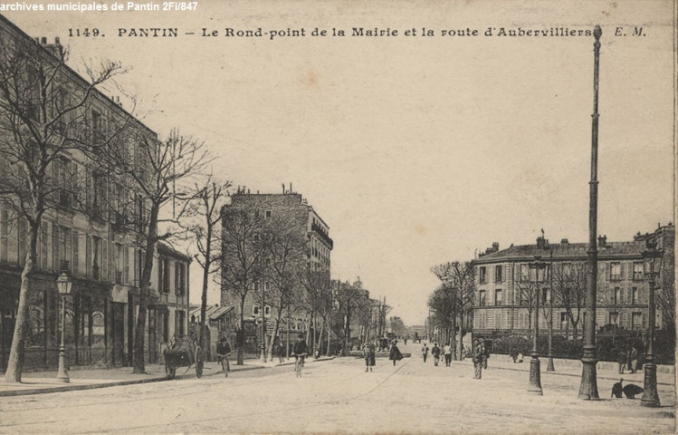 1149. Pantin - Le rond-point de la Mairie et la route d'Aubervilliers.