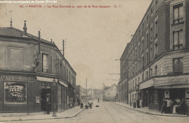 42. Pantin - La rue Courtois au coin de la rue Jacquart.