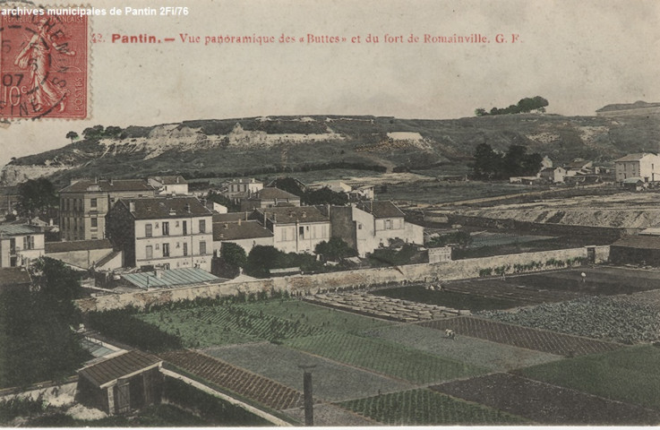 Vue panoramique sur les « buttes » ou « falaises » et le fort de Romainville.