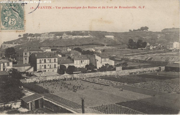 Vue panoramique sur les « buttes » ou « falaises » et le fort de Romainville.